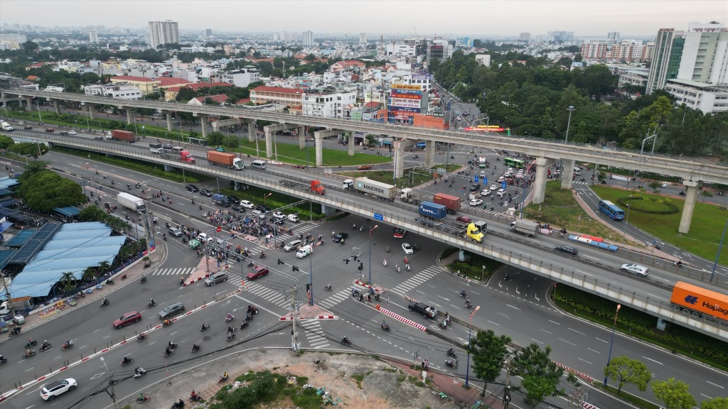 cầu vượt thép Hàng Xanh