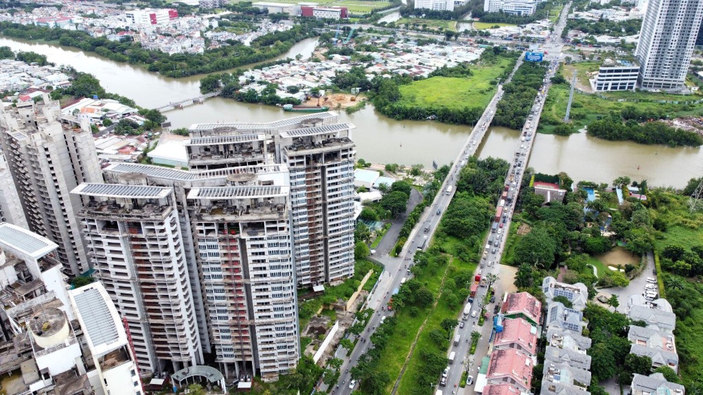 Route alignment of Nguyen Huu Tho elevated road