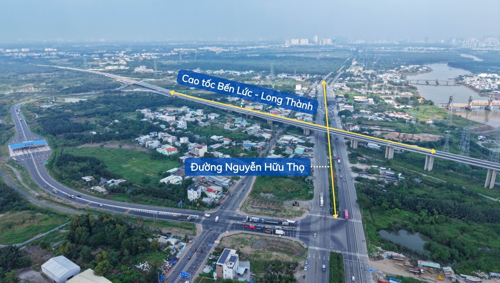 Nguyen Huu Tho - Ben Luc - Long Thanh expressway intersection